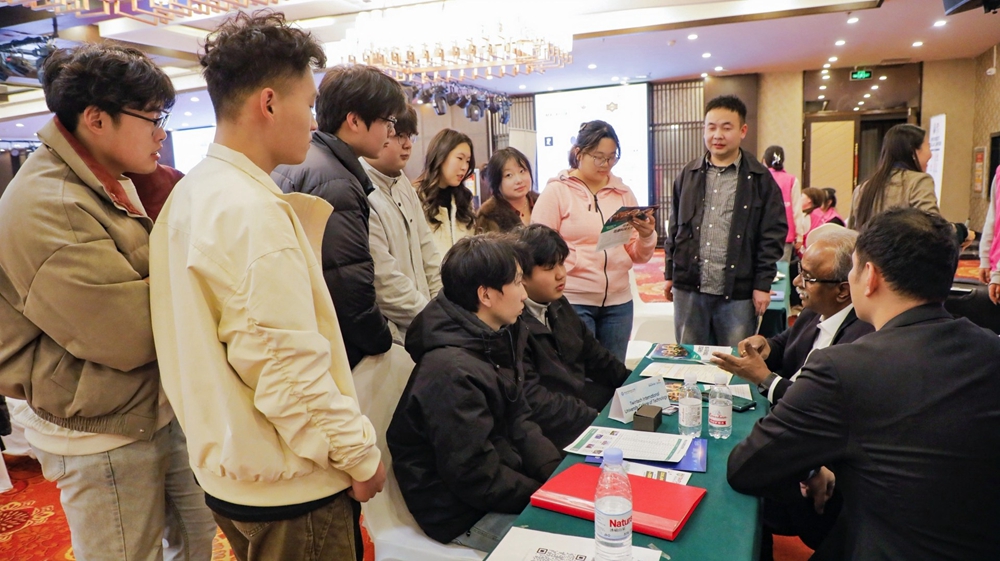 �������16�����߾ٴ룬ȫ���ٽ���У��ҵ���������ҵ