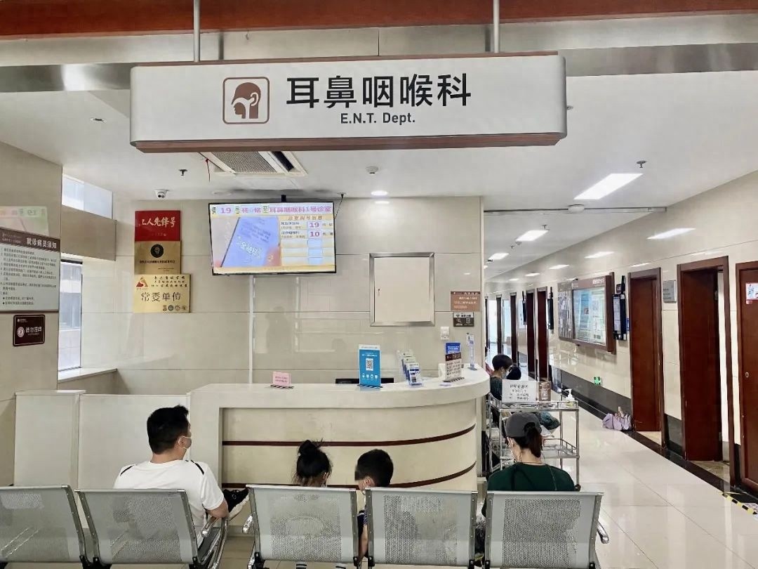 一男子烂掉的牙齿破鼻而入  男子被臭味带进医院