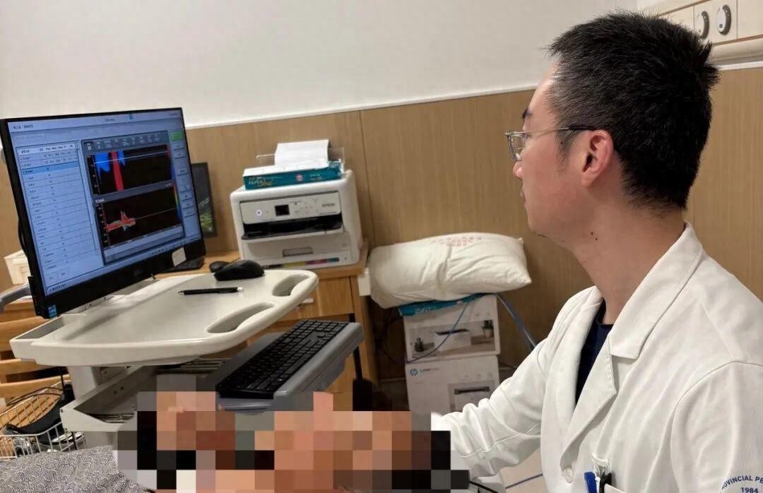 筋膜枪按摩放松颈部 36岁宝妈突发脑梗